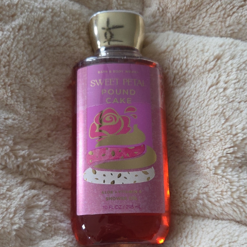 Bath & Body Works Sweet Petal Pound Cake Shower Gel - Pink & Gold